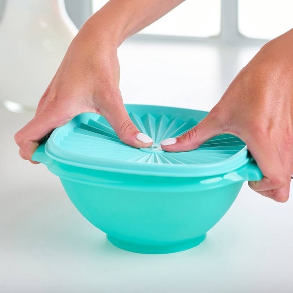 New Tupperware Square Bowl set of Servalier Tight Sealing Lids - Shades of Green - Picture 3 of 5